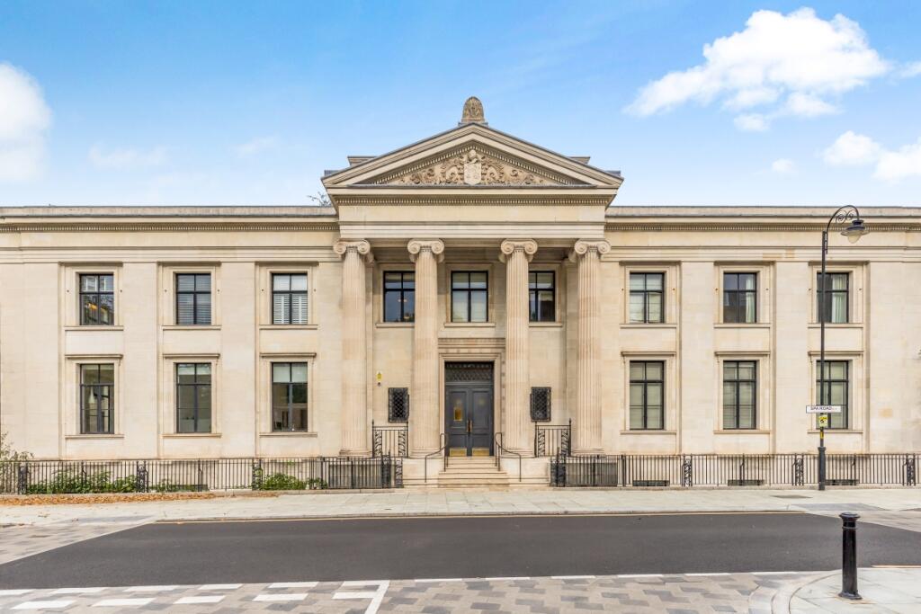 Old Town Hall Apa...