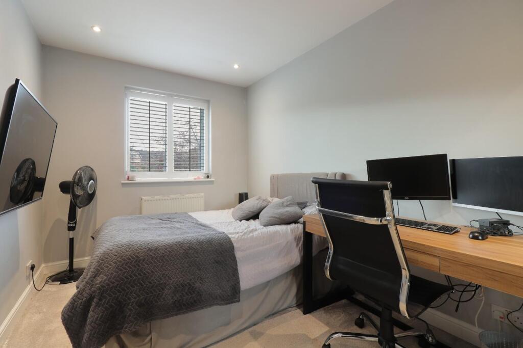 BEDROOM 2