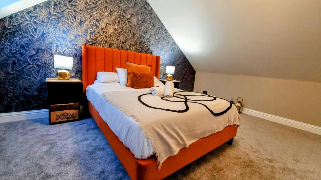 Master Bedroom (2).jpg