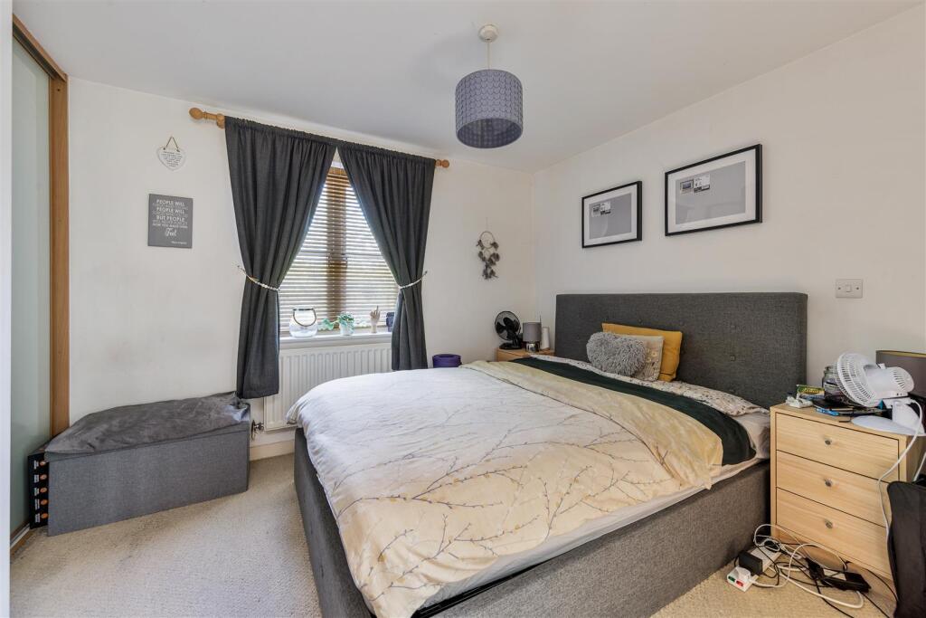 Riverhead Close, E17