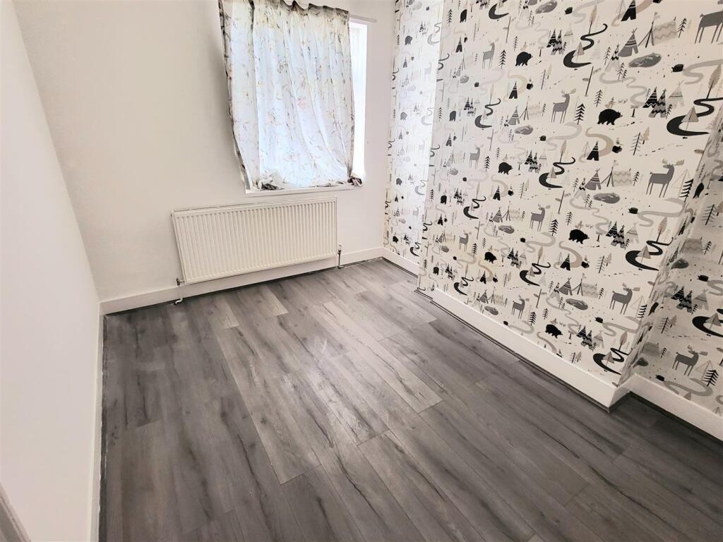 Bed 2.jpg