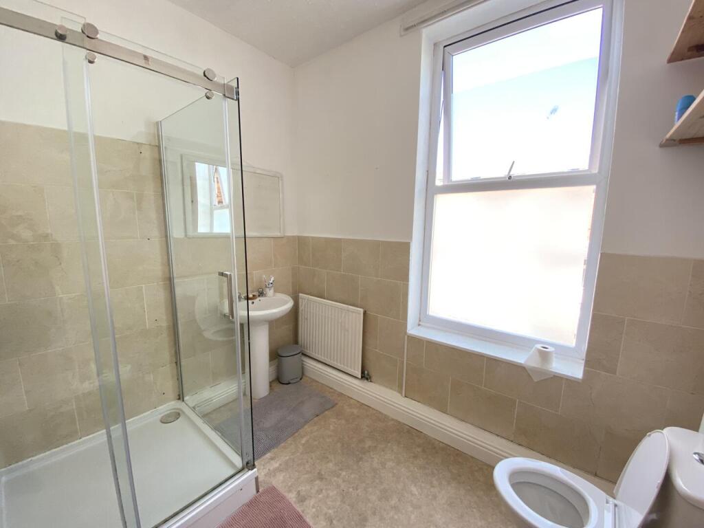 12ag.showerroom.JPG