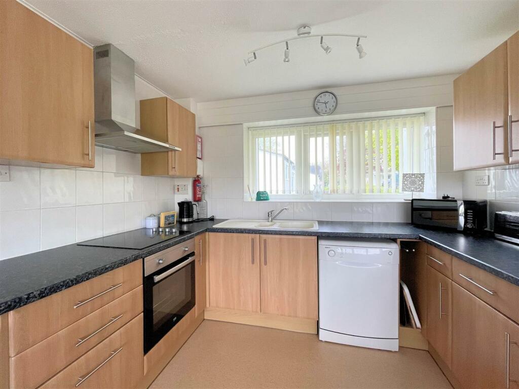 kitchen .jpg