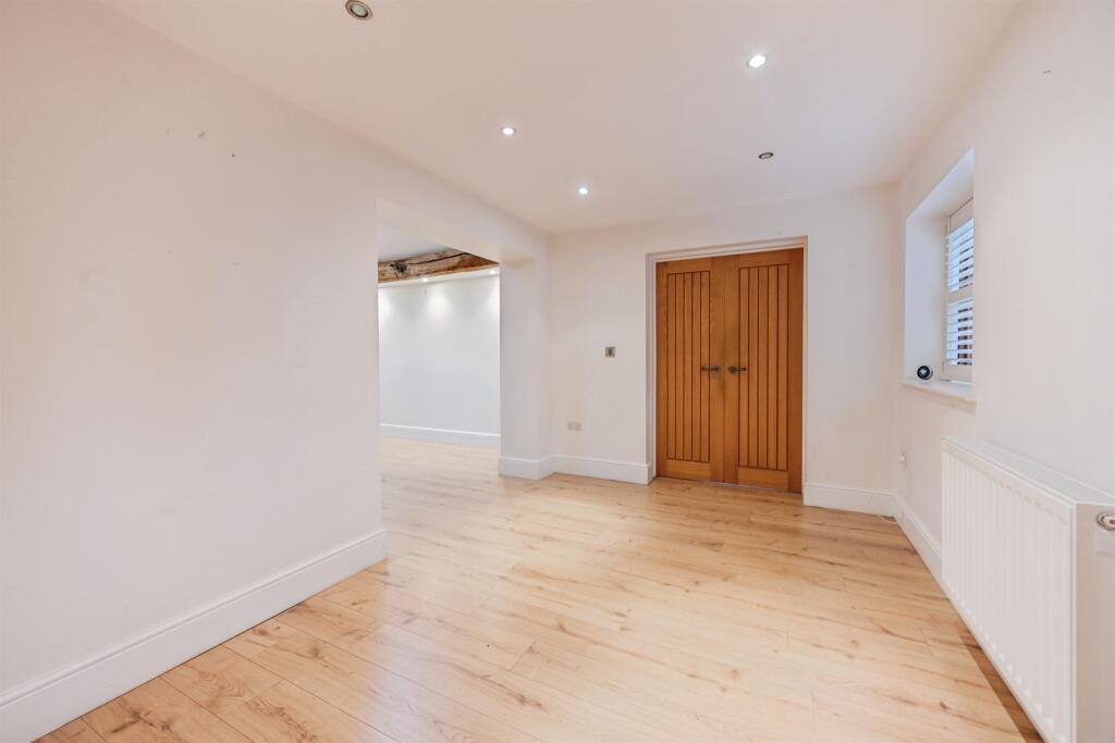 Dining Area: