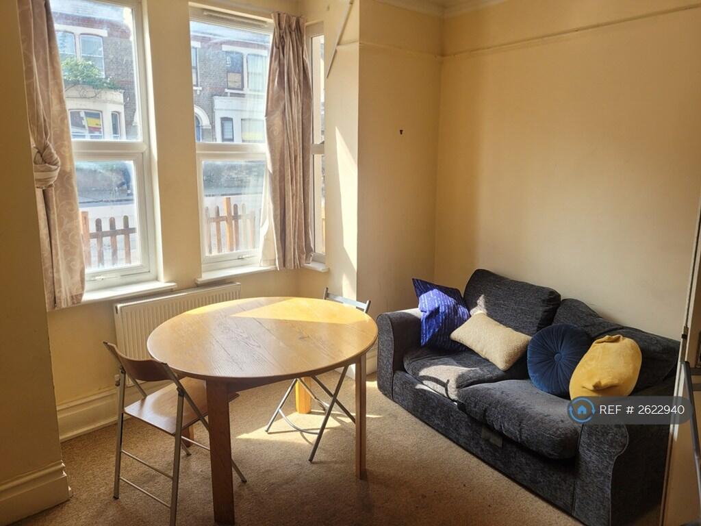 Sitting Room/Dining Room