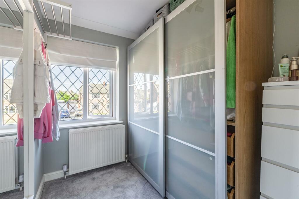 9 Spence Avenue, KT14 7TG - 18.jpg