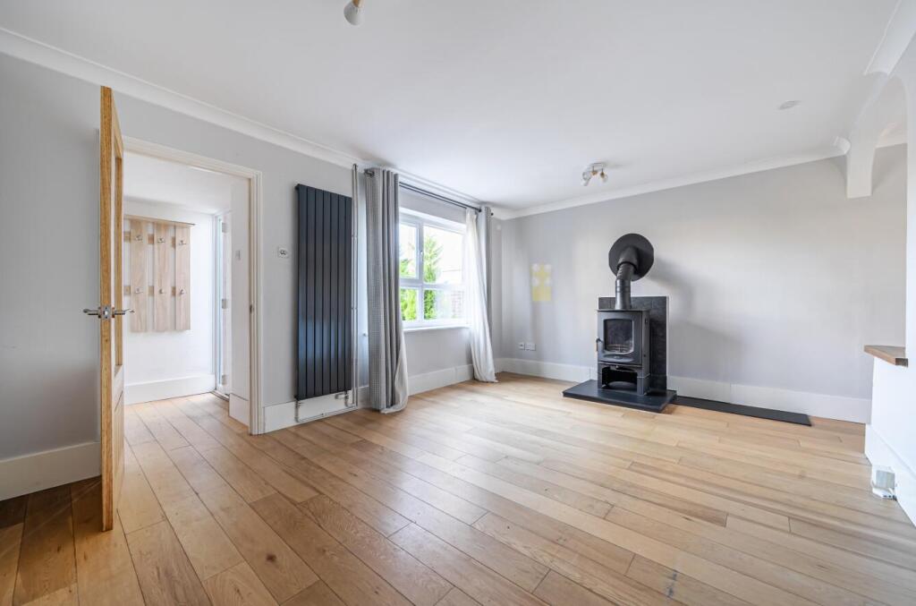 29 Harmans Way, Weedon