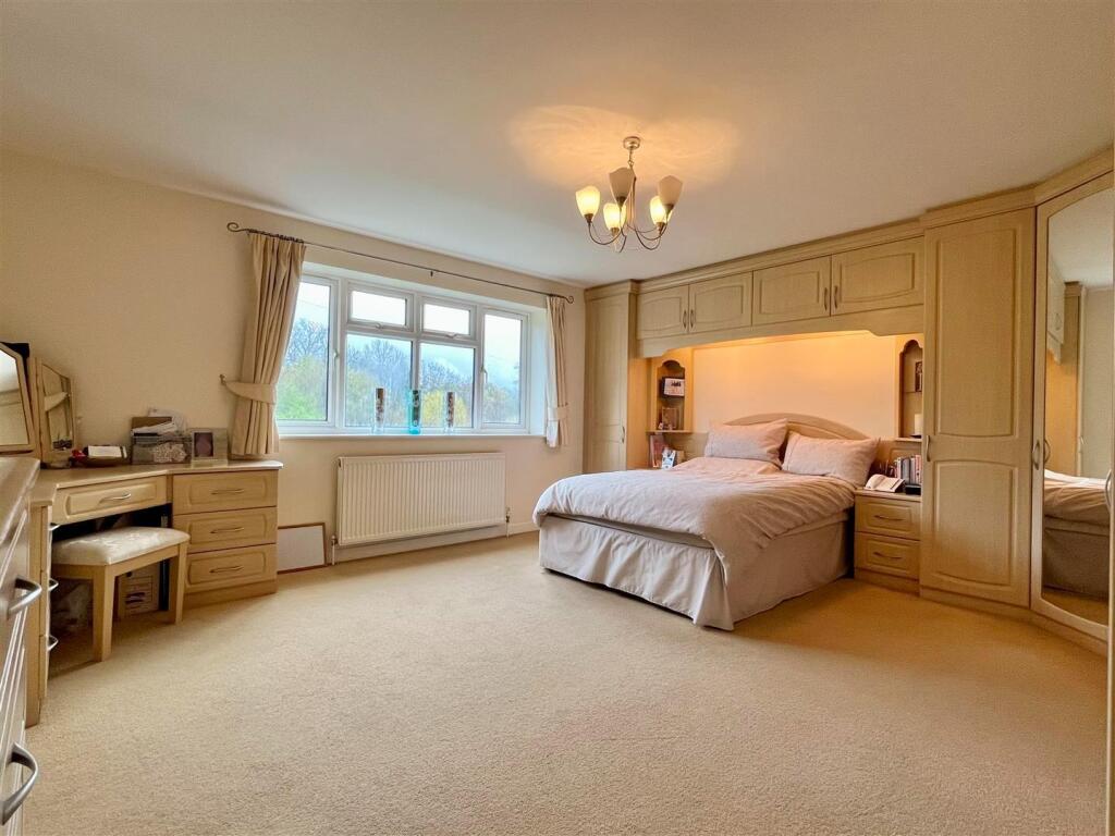 Bedroom 1.jpg