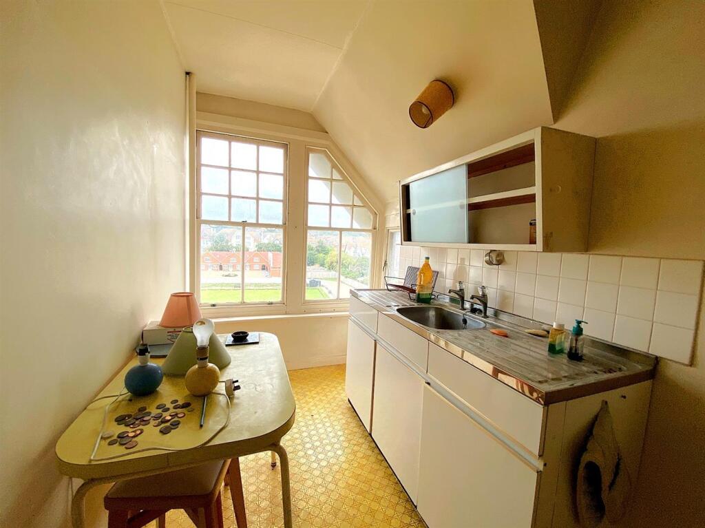 16 Knole Ct - Kitchen.jpg