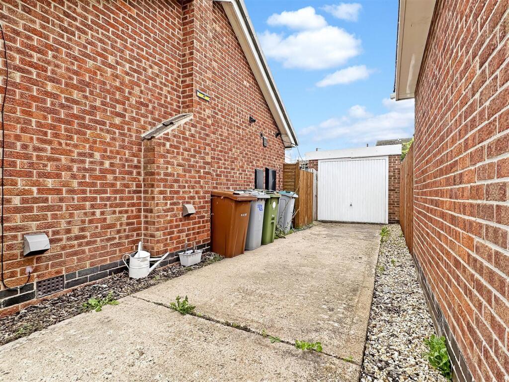 GARAGE &amp; Driveway 474