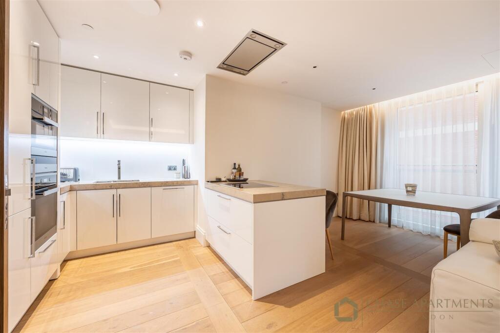 190Strand-4.jpg