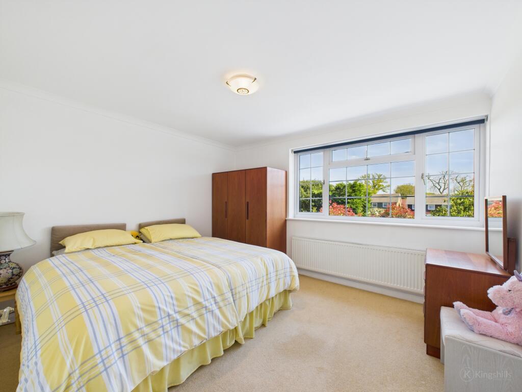 CAM02136G0-PR0375-STILL001