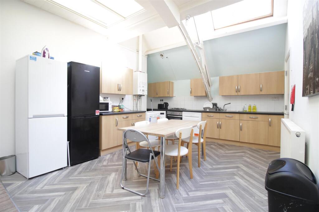 Student-accommodation-sheffield - kitchen 1.JPG