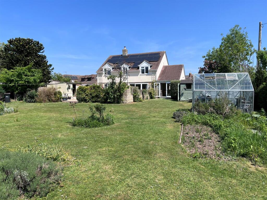 Rear garden 7.jpg