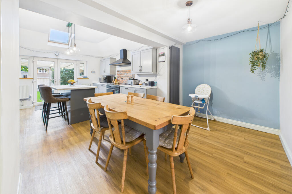 Kitchen / Dining Area