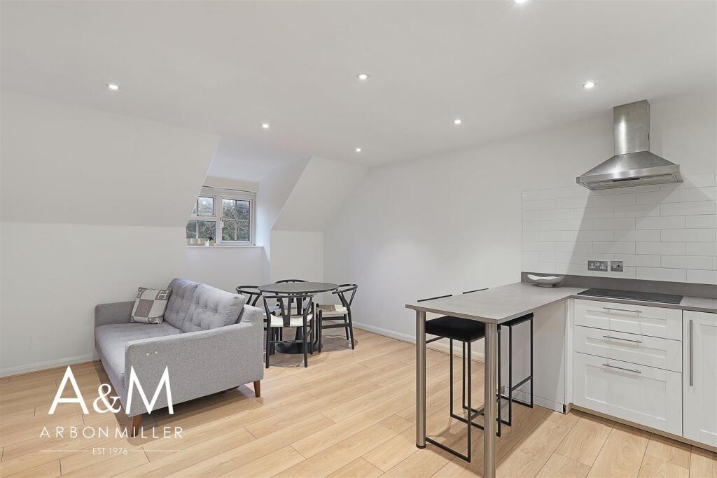 OPEN PLAN LOUNGE KITCHEN