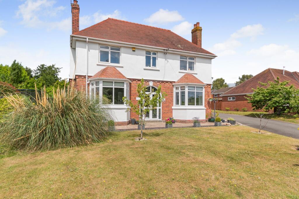 Front Lawn/Elevation