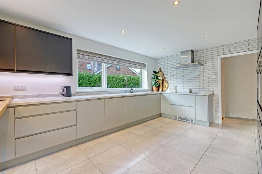 Kitchen/ Breakfast