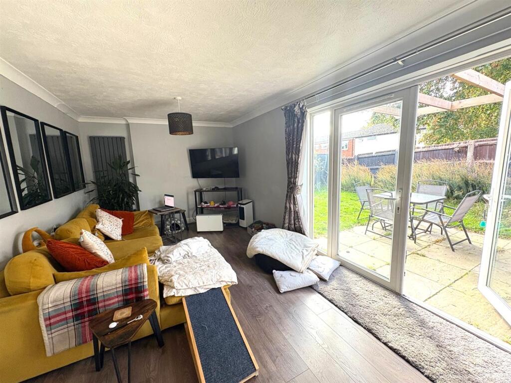 Living Room Cont.jpg