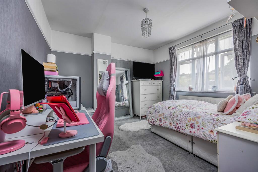 59 Woodfield Avenue, Drayton-Small-PorticoMarketin