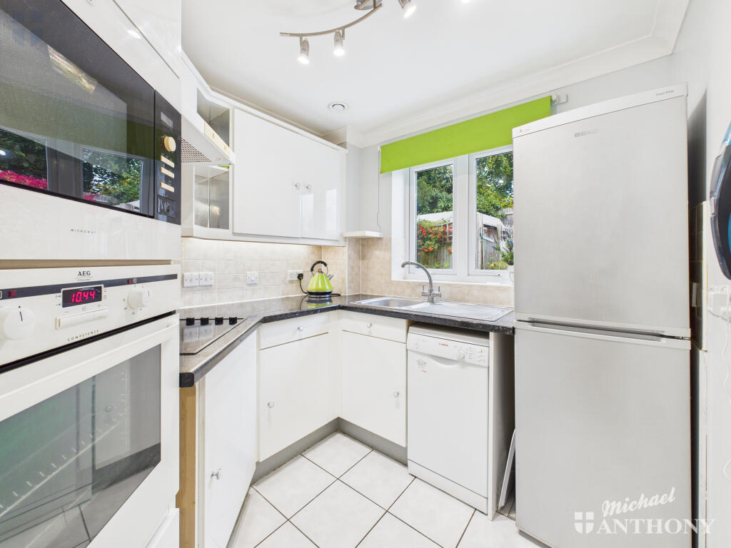 CAM03852G0-PR0447-STILL005