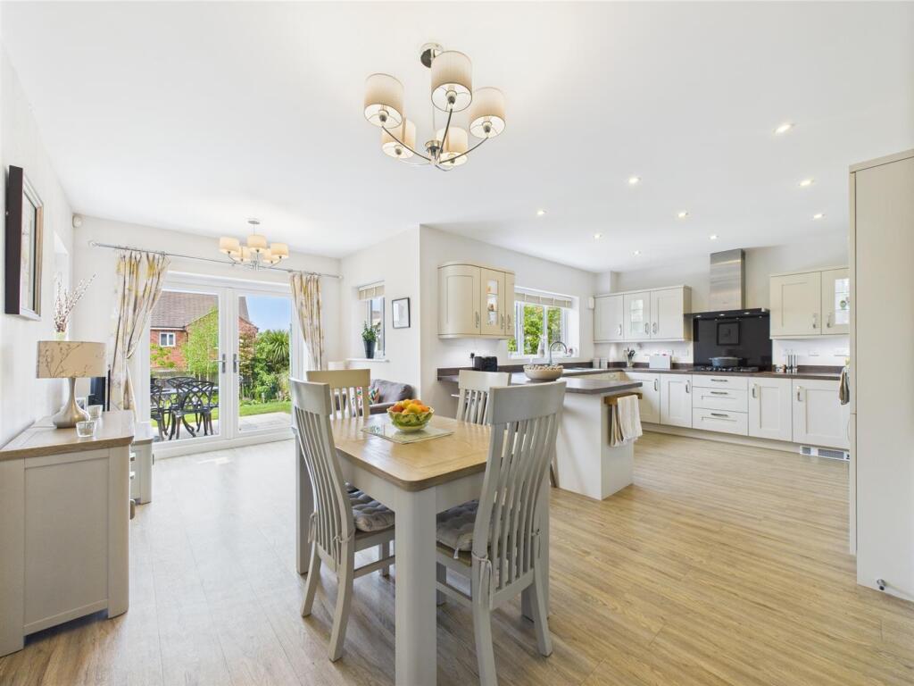 Fabulous Open Plan Kitchen/Lounge/Dining