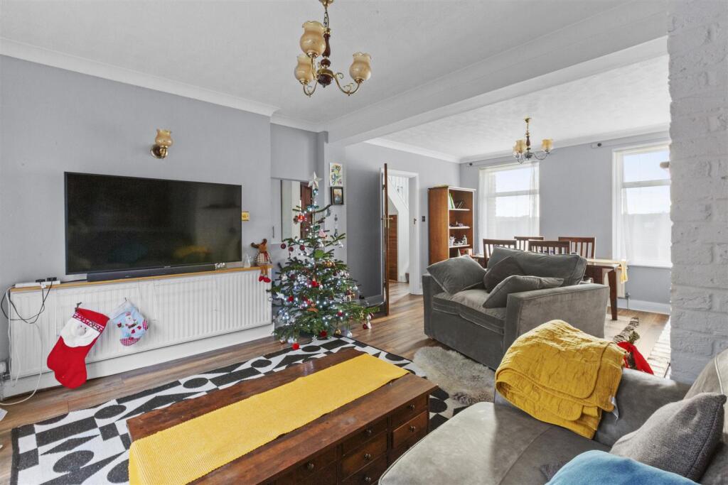 40 White Close, HP13 5NG-10.jpg