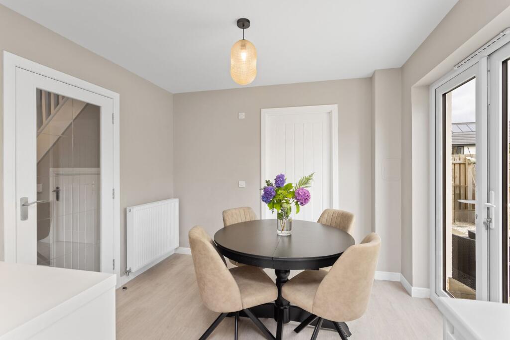 Kitchen / Dining Area
