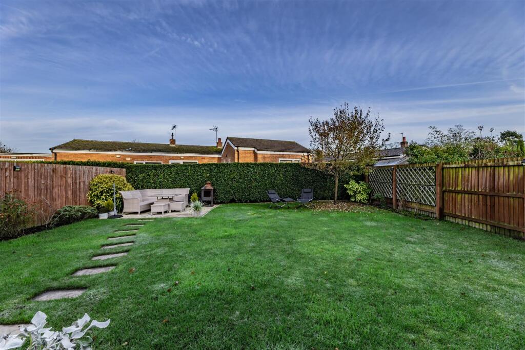 10 Mereheath Close-32.jpg