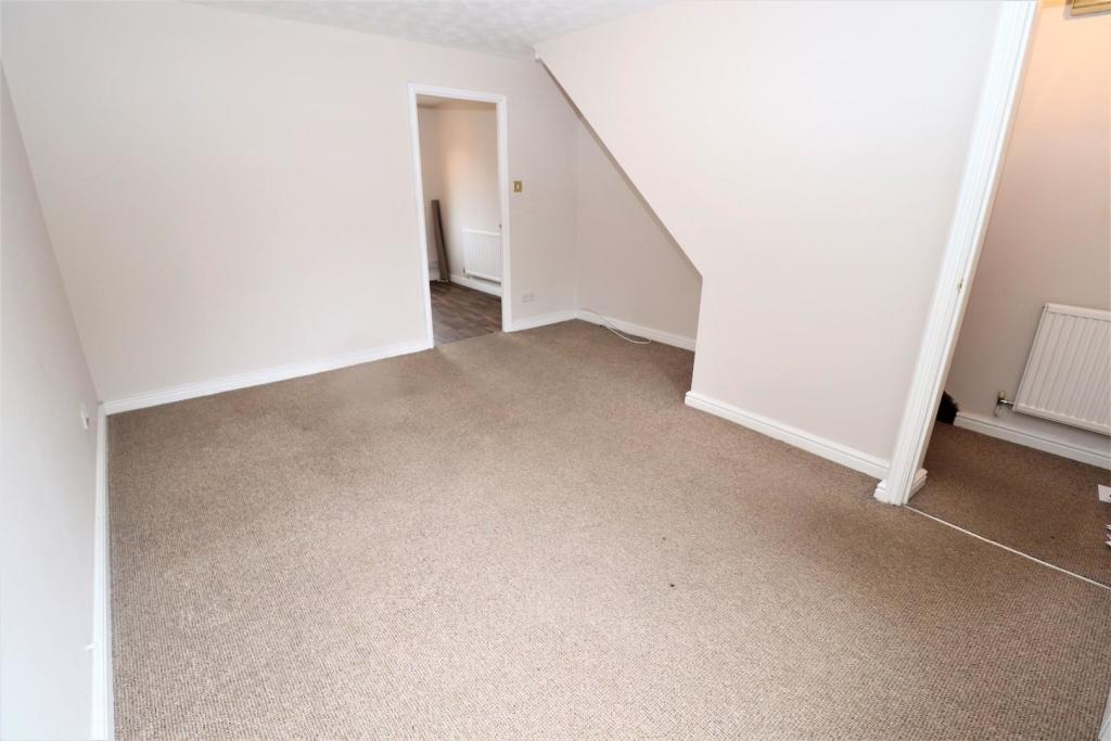 02 - Living Room.JPG