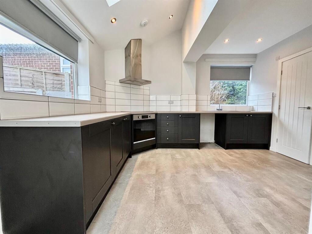Extended Dining Kitchen: