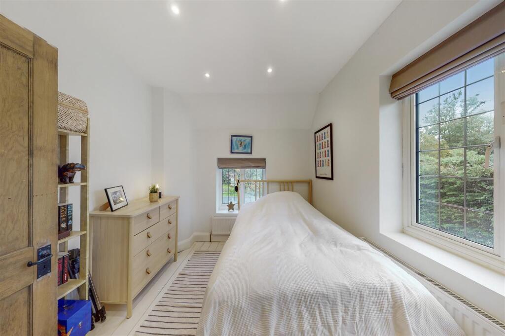 Kingwell, South Hill Avenue - RDSu32lQUaWkk4uss448