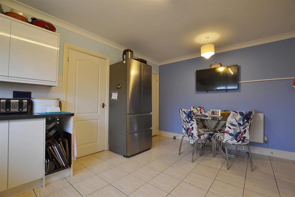 kitchen..JPG