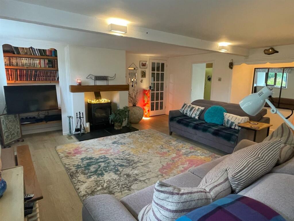 Lounge2.jpg