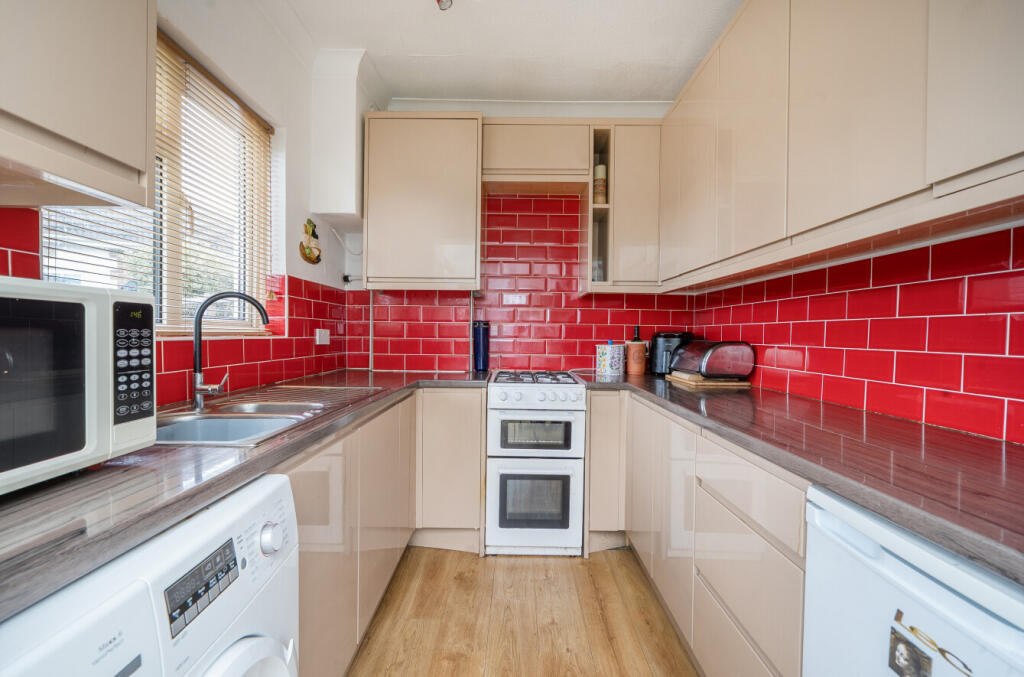 1370448-12-68fa89...