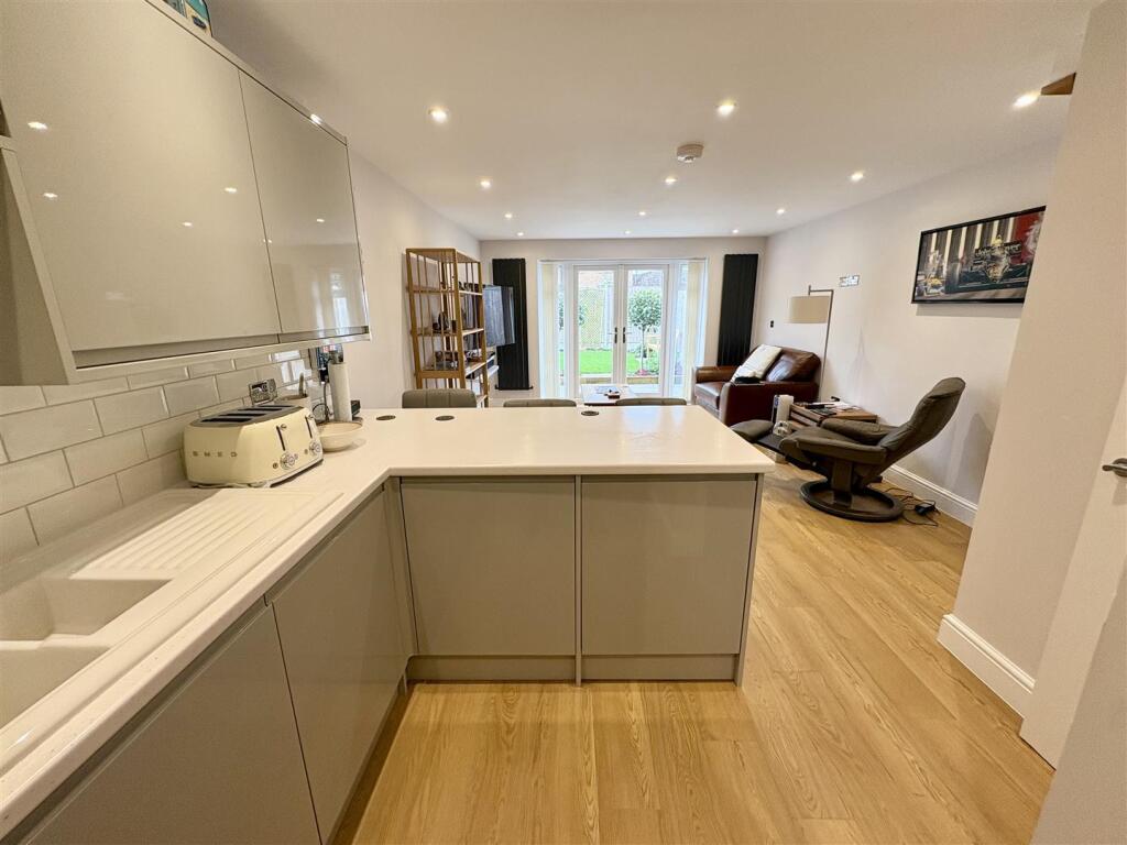 3. KITCHEN LOUNGE.jpg