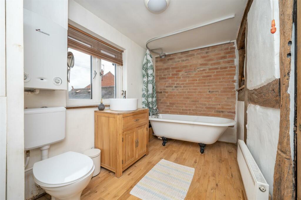 Bathroom.jpg