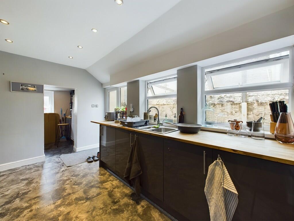 CAM03974G0-PR0027...