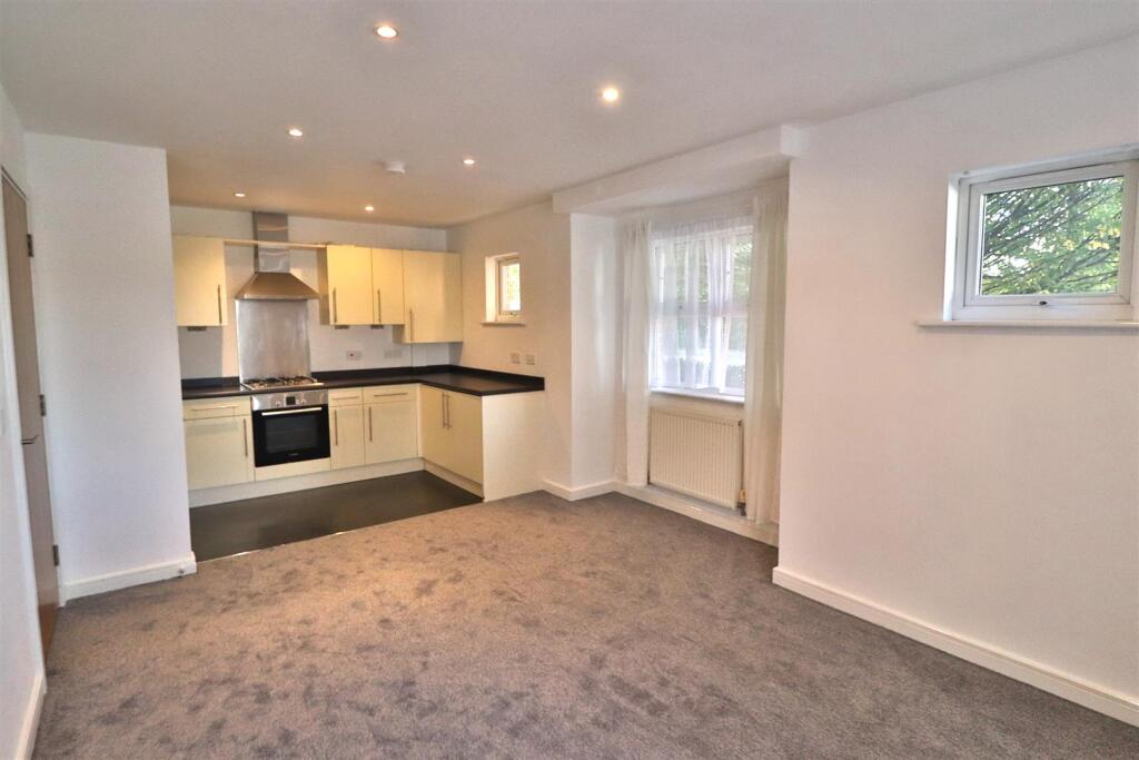 OPEN PLAN KITCHEN AND LIVING ROOM