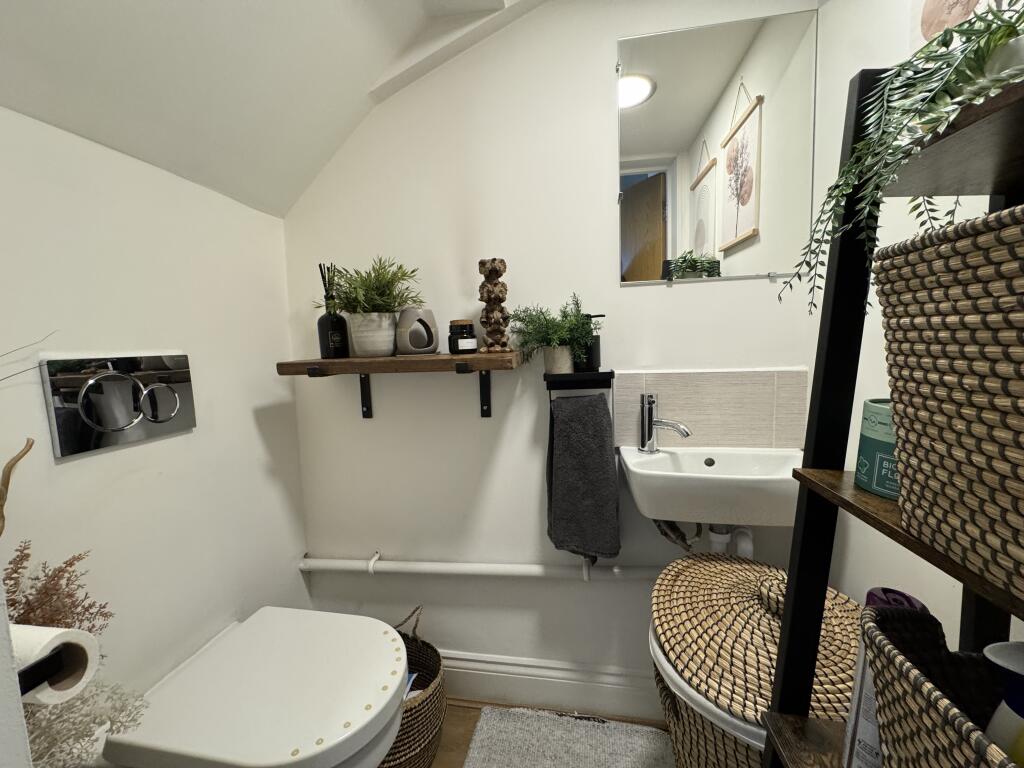 Cloakroom/wc