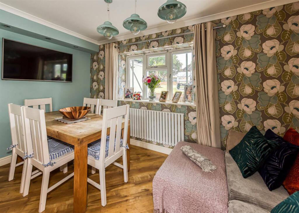 82 Station Road-Dining Room B.jpg