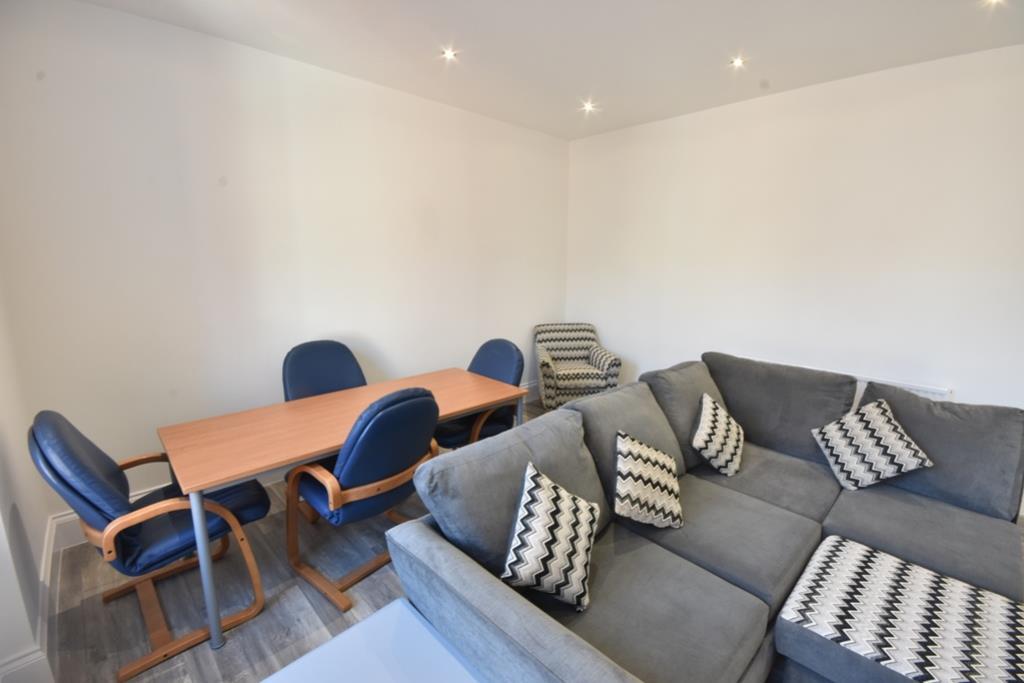 61 Forsyth Road pics02