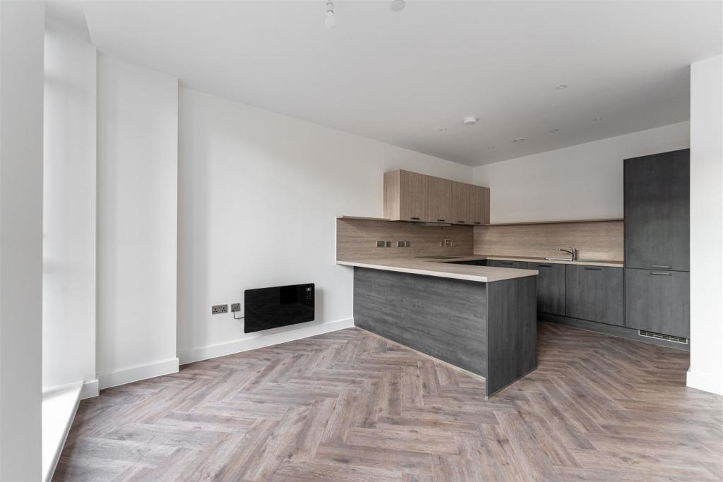 Apt. 4 LR - by Ralph Media Group 04020.jpg