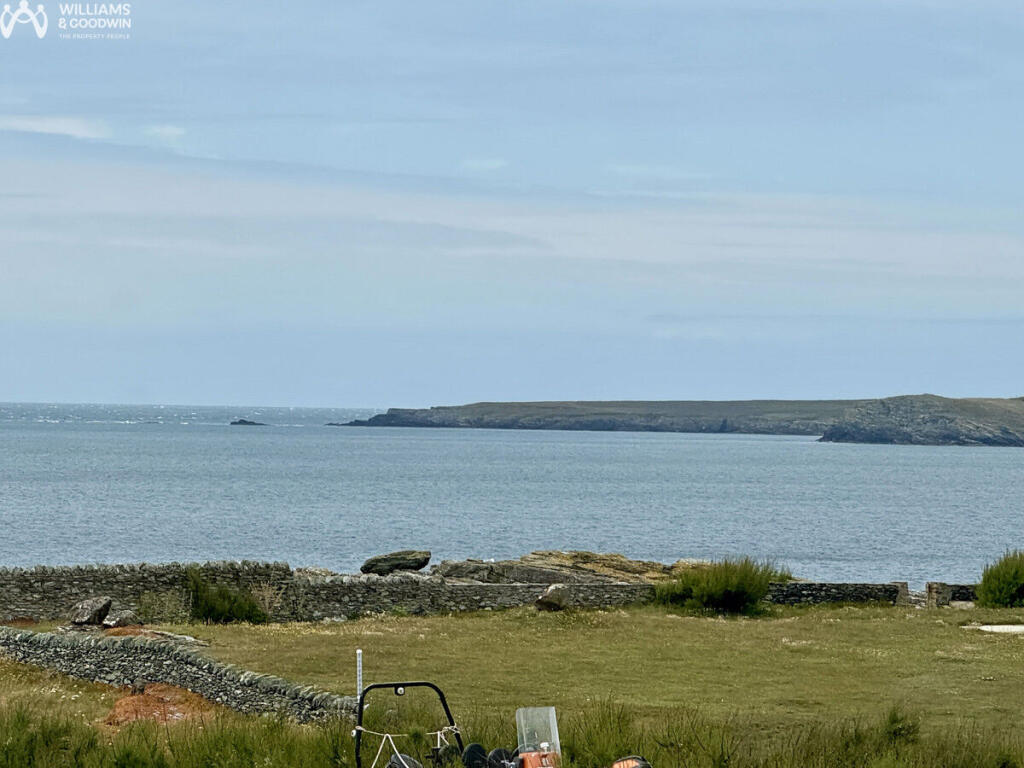 Ravenspoint (Estate), Trearddur Bay, LL65