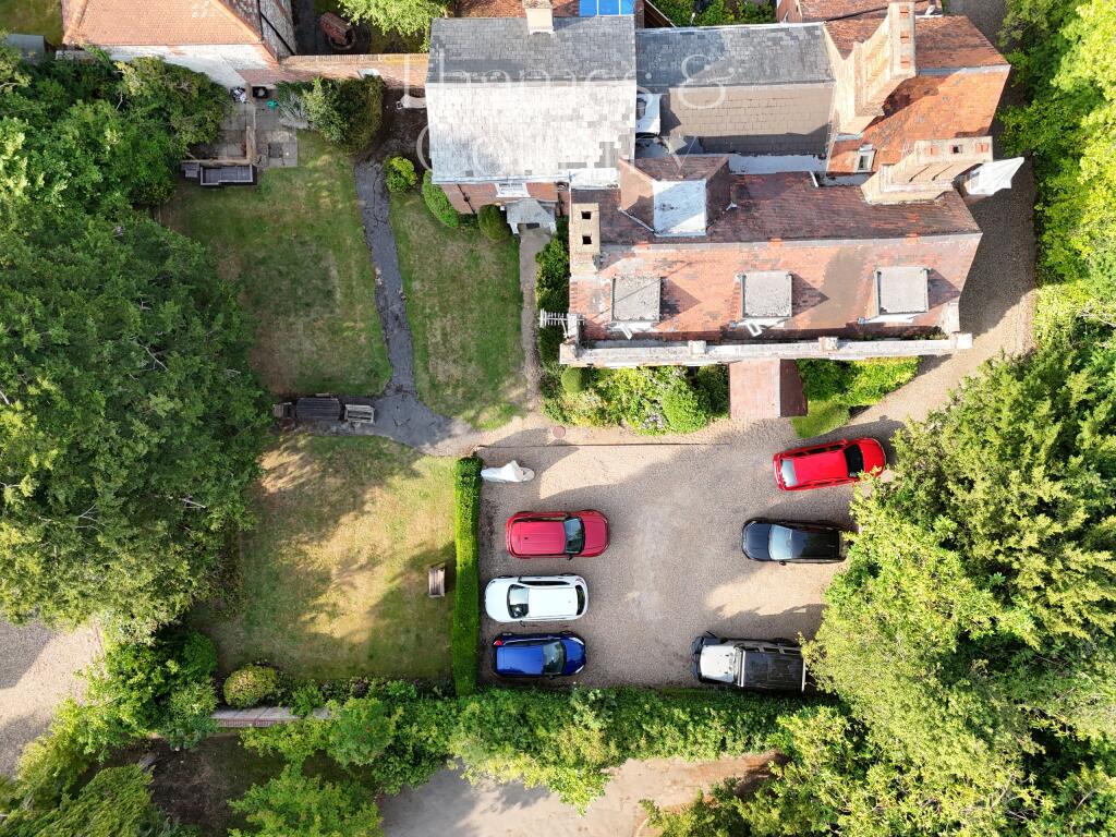 dji_fly_20250806_174530_0068_1755105300682_photo.j