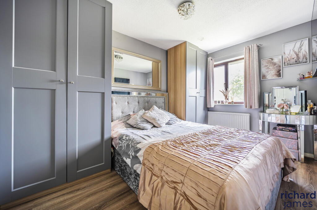 8f517d44-32b4-4b7...