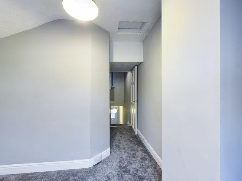 93 Princes upstairs hall 2.jpeg