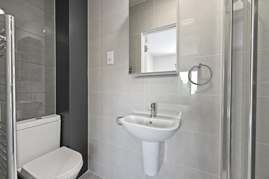 CS - 144 Hagden Lane - Studio12 Ensuite3 (1).JPG