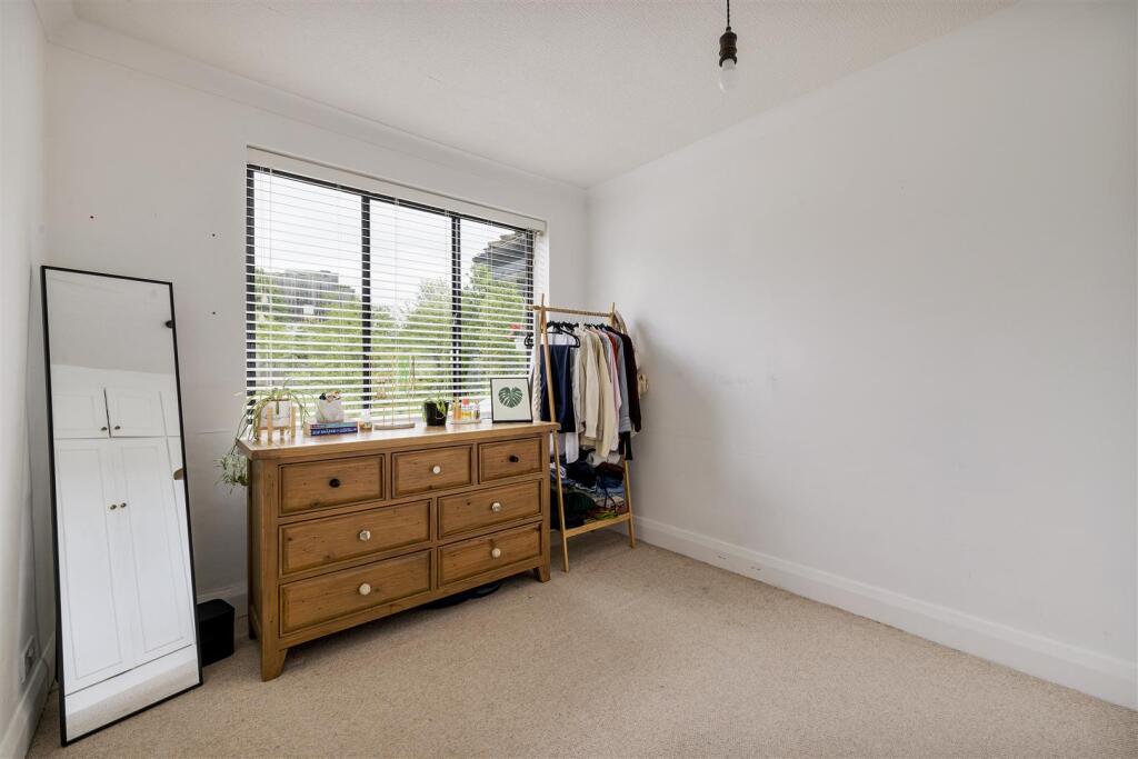 Forest Court E11