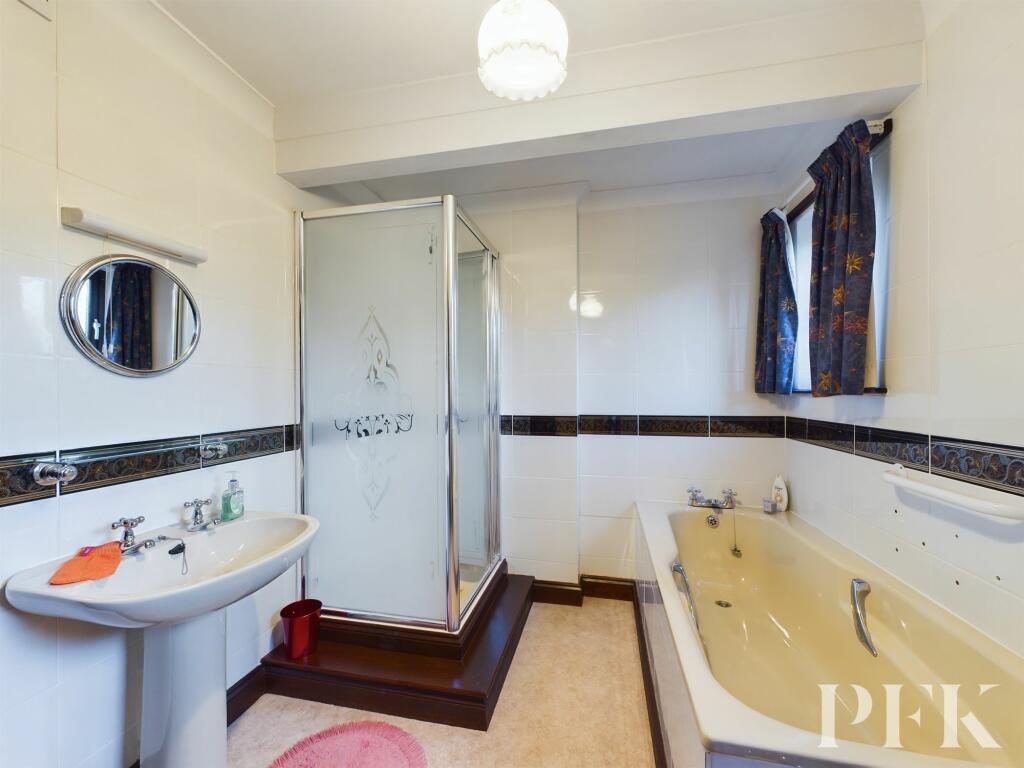 Ensuite Bathroom - Bedroom 3